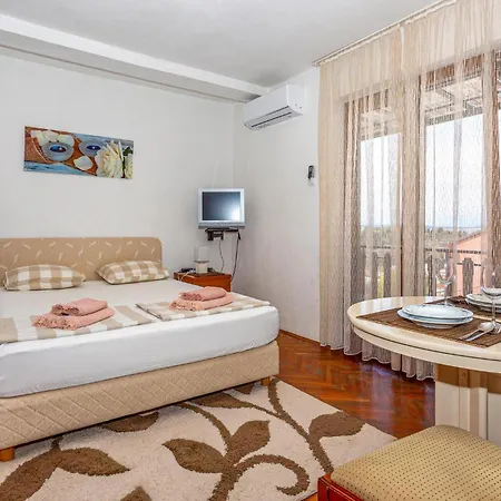 Gorgeous In With Kitchen Apartment