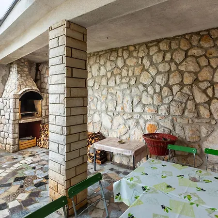 Apartment Gorgeous In With Kitchen Dramalj